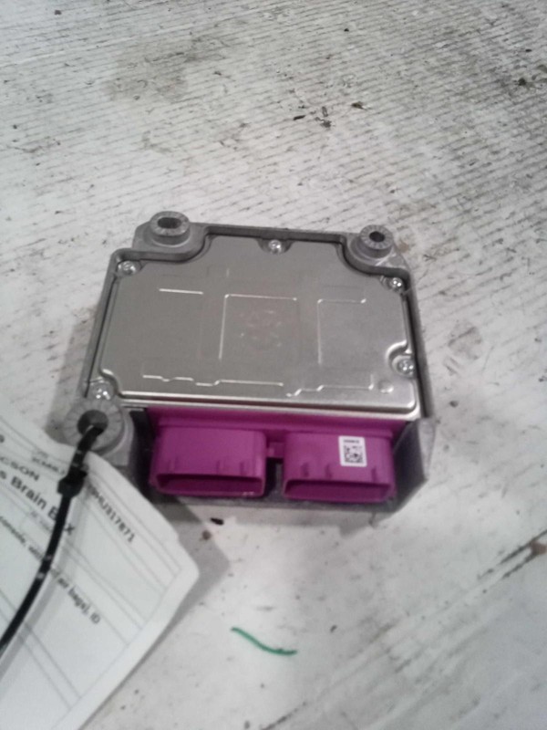 Used Air Bag Module fits: 2017 Hyundai Tucson Air Bag center console with roof a