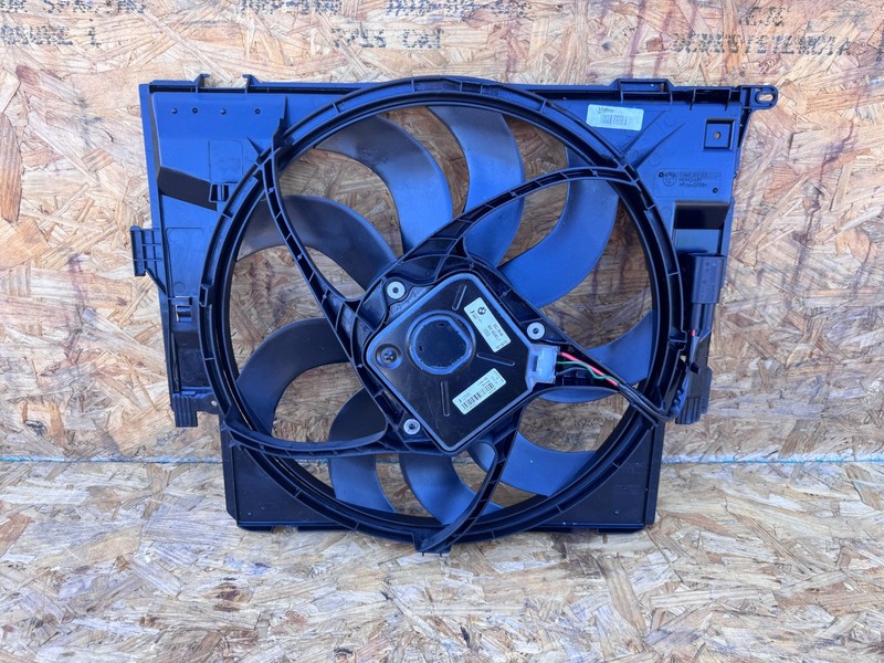 12-16 OEM BMW F30 320i 335i N20 N55 Engine Radiator Cooling Fan Shroud Assembly