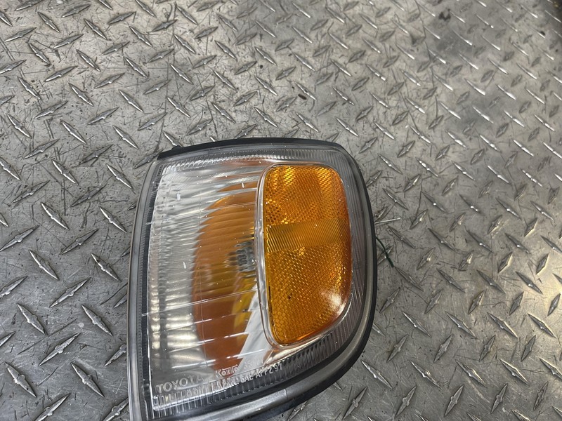 1999-2002 Toyota 4runner 4 runner Driver Left Parking Lamp Oem