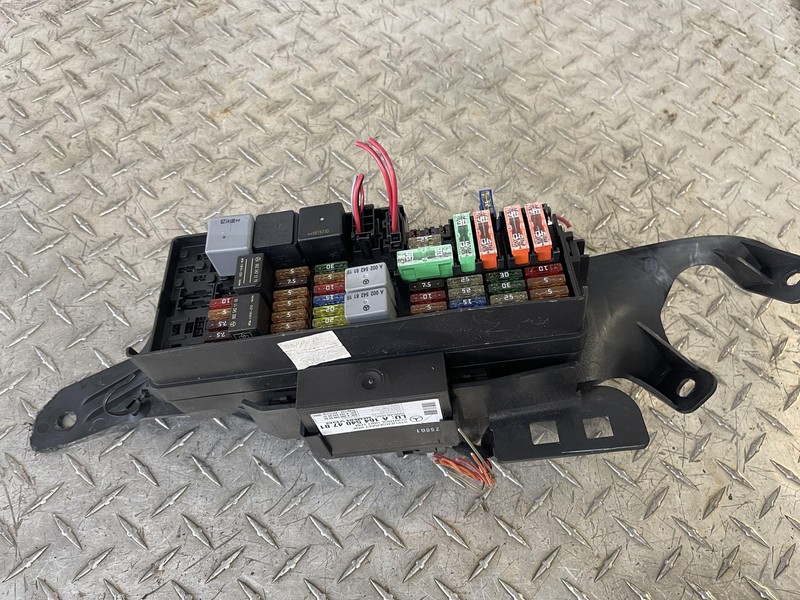 06-13 Mercedes X164 GL450 ML350 R350 GL550 Rear Relay Fuse Box 1645404701