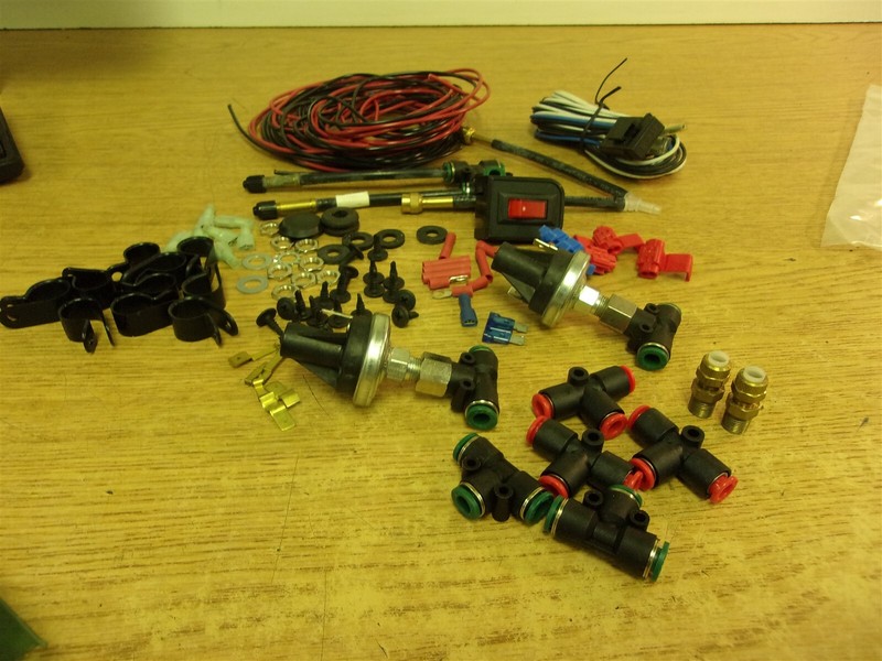 Honeywell Pressure Switch 81717-5, 9 T-Fittings Wire Clamps Screws Switches LOT
