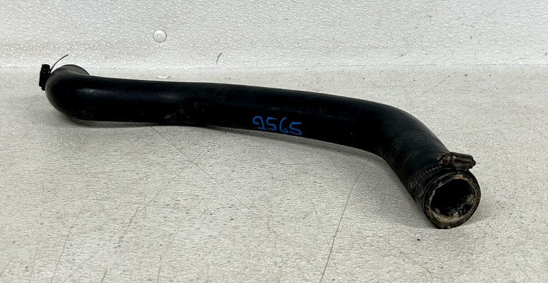 ⭐1985-1989 CHEVROLET CORVETTE C4 ENGINE RADIATOR UPPER HOSE INLET OEM LOT2565