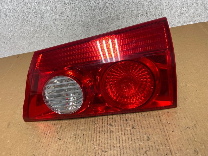 2006 - 2010 Toyota Sienna Right Passenger Side Rh Inner Tail Light Oem AE0231 LK