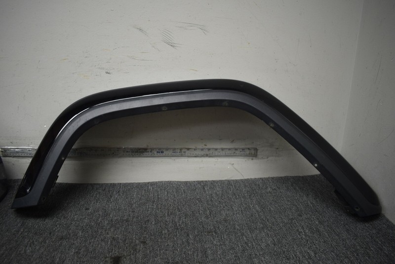 MOPAR RIGHT SIDE WHEEL MOLDING