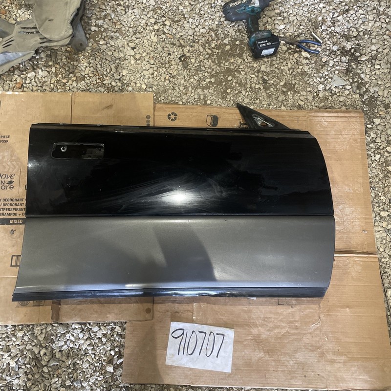 1997-2001 Lexus ES300 Front Right Side Door Shell Black/Gray OEM