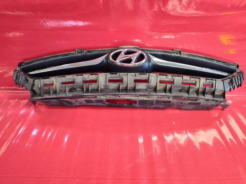 13-16 Hyundai Genesis Coupe UPPER Front Bumper Grille Insert w/ Emblem