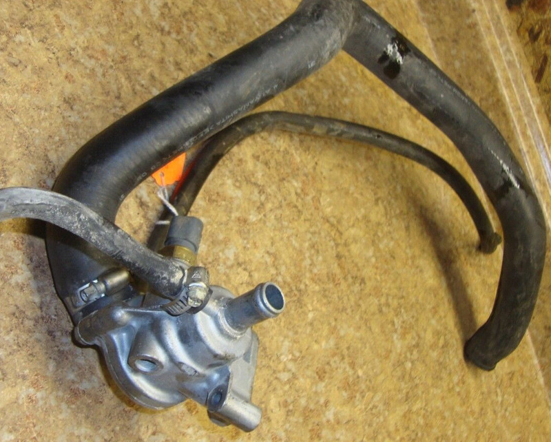 2002 Honda CBR600F4 CBR 600 F4 CBR600 Engine Thermostat Housing Cooling Motor 02