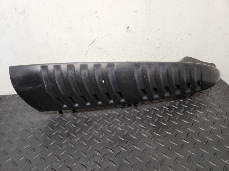 00-06 Chevrolet Tahoe Right Passenger Upper Quarter Molding OEM 15765114