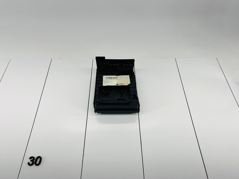 17-18 VOLKSWAGEN TIGUAN LIMITED 2.0L ENGINE COMPARTMENT FUSE & RELAY BOX OEM