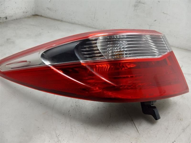 15-17 TOYOTA CAMRY XLE DRIVER SIDE REAR QUARTER MOUNTED TAIL LIGHT