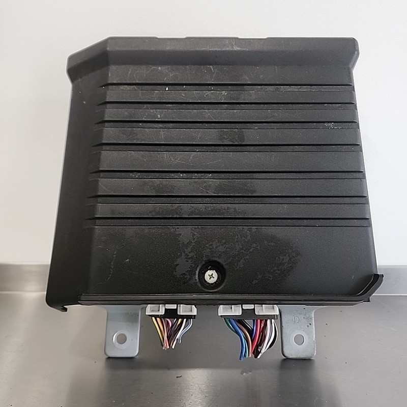 2007 - 2013 Mitsubishi Outlander Rockford Fosgate amp amplifier 8701A350 OEM