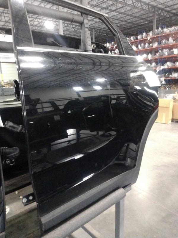 Used Rear Left Door Assembly Rear Side fits: 2016 Kia Sorento w/o sunshade textu
