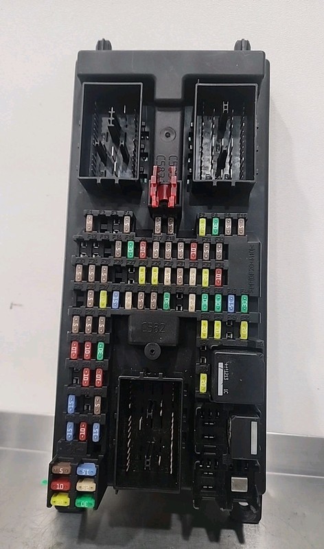 2010-2013 Jaguar XJ XJ L Body Control Module Fuse Box BW9314F041AB OEM A50007175