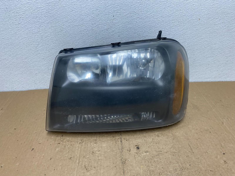 2006 - 2009 Chevrolet Trailblazer Left Headlight Flush Half Grille Bar AC6053 DW
