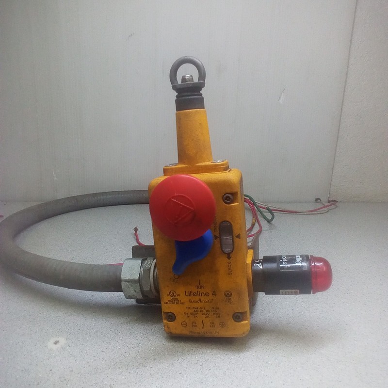 Allen Bradley 440E-L13043 Safety Cable Pull Switch Emergency Stop