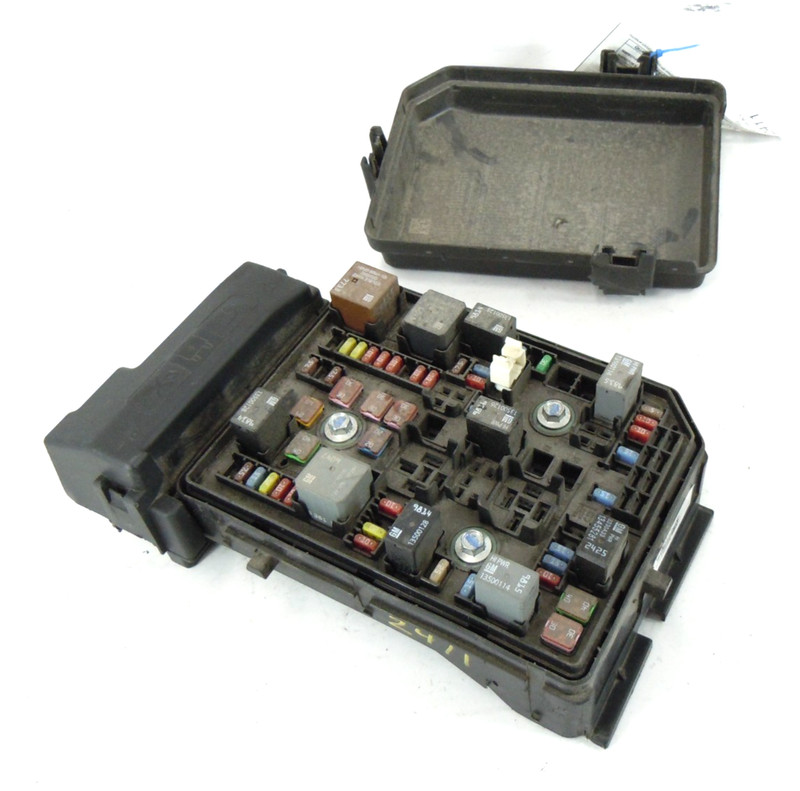 2018-2021 GMC Terrain 1.5L 2.0L Engine Relay Fuse Box OEM 84582317