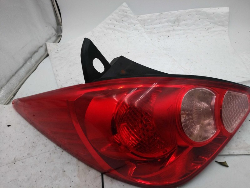 2010 Nissan Versa Left Tail Light Assembly White OEM 350447 368K Miles