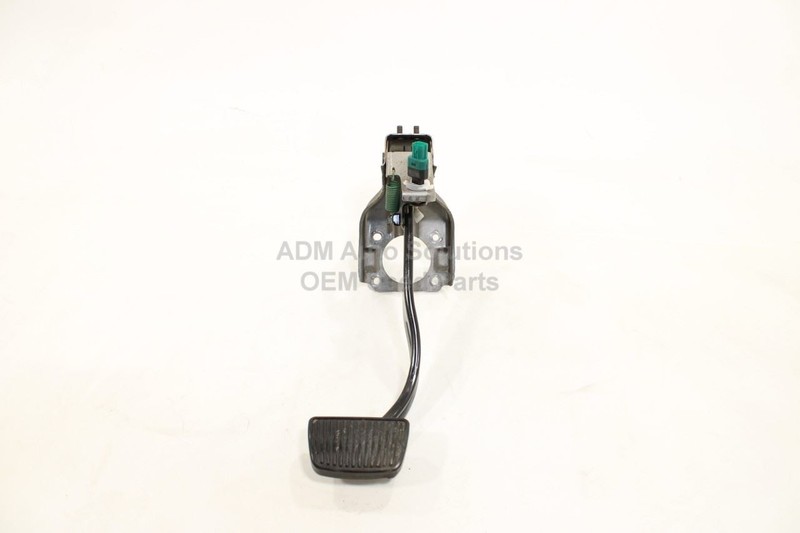 2016-2020 KIA SORENTO BRAKE STOP FOOT PEDAL W/ BRACKET OEM 32800C6110