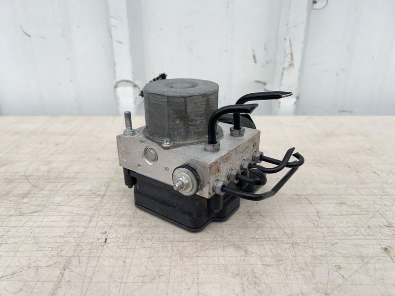 2014-2019 MERCEDES CLA ANTI-LOCK BRAKE PART 61190