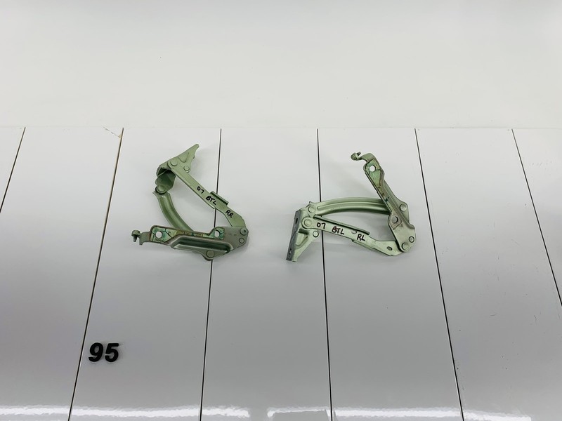 06-10 VOLKSWAGEN BEETLE CONVERTIBLE ROOF RIGHT & LEFT SIDE HINGE SET OF 2 OEM