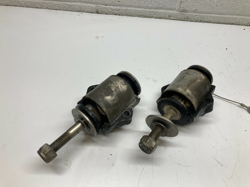 O3 Lower Mount Pair 813771003 Mercury Verado 2006-07 135 150 175 200 Hp W/Bolt