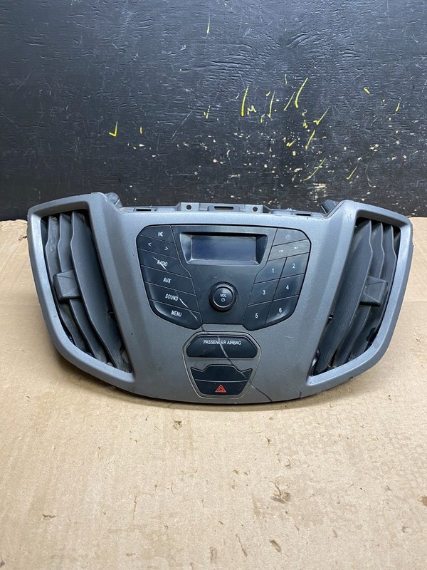 2016 to 2019 Ford Transit Radio Audio Control Bezel Air Vent Z0109 DG