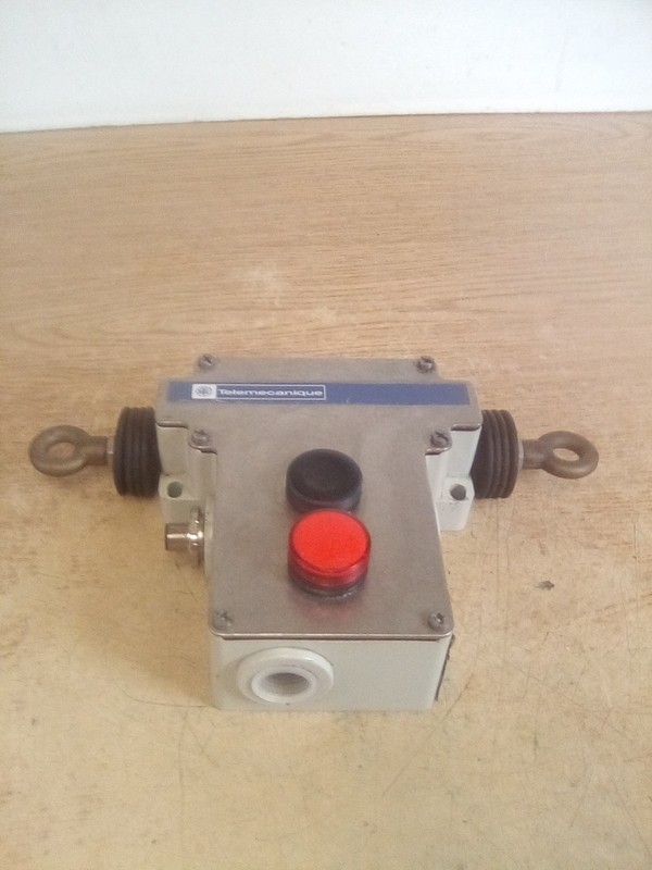 Telemecanique XY2-CE1656258 Cable Pull Safety Switch