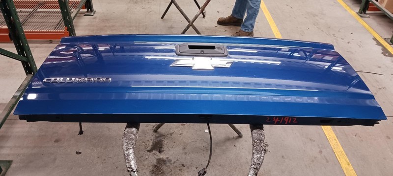 15-'22 CHEVROLET COLORADO Lid Gate w/tailgate assistOEM Paint Code 6D1