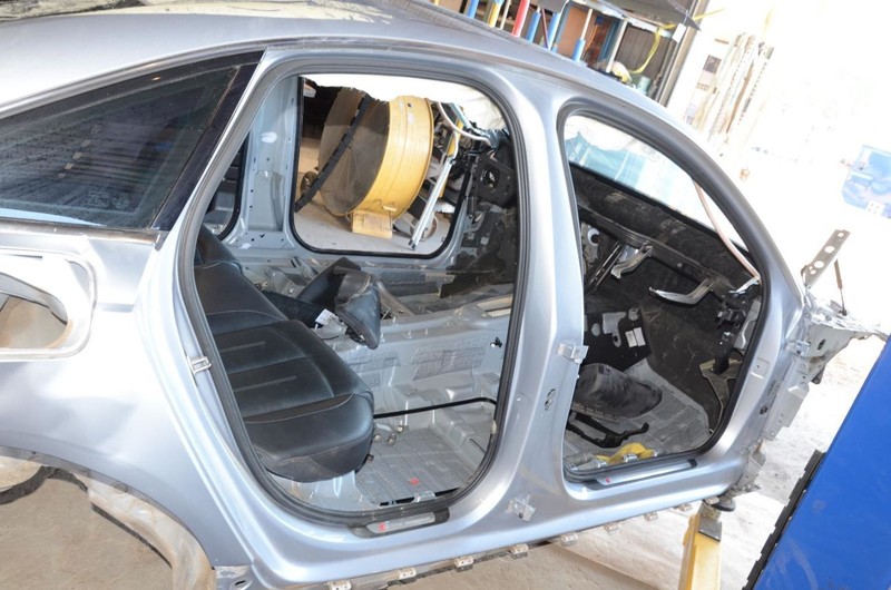 12-18 Audi A6 2.0L Passenger Right Side Rocker and Post Cut