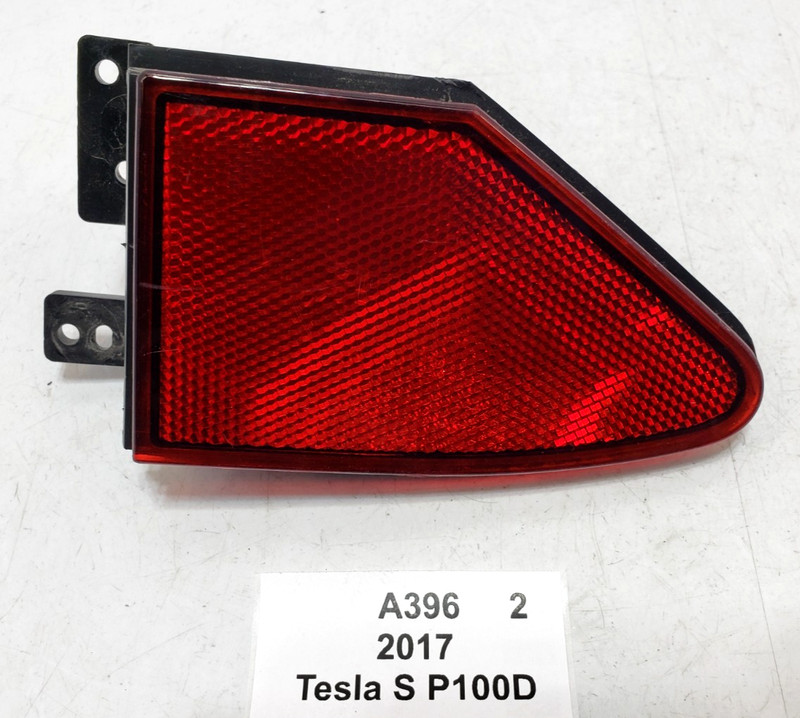 ✅12-23 OEM Tesla Model S X Rear Right Passenger Side Tail Light Charge Reflector