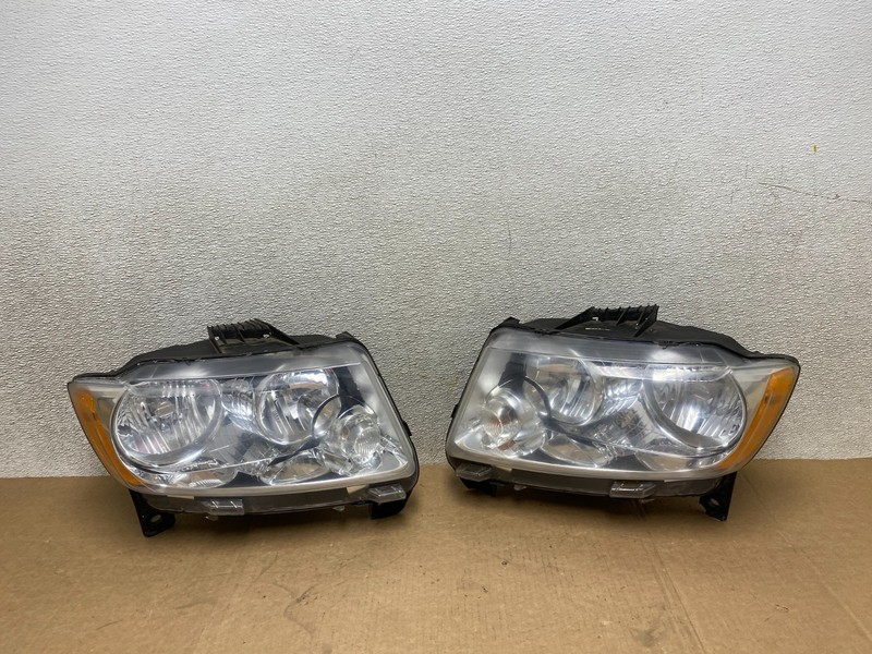 2011-2013 Jeep Grand Cherokee Left+Right Halogen Headlights W8417 DW