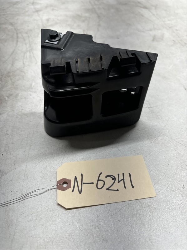 20-24 Tesla Model Y Rear RH Tail Lamp Bracket 1494039-00-E 1506969-00-E 6241 B48