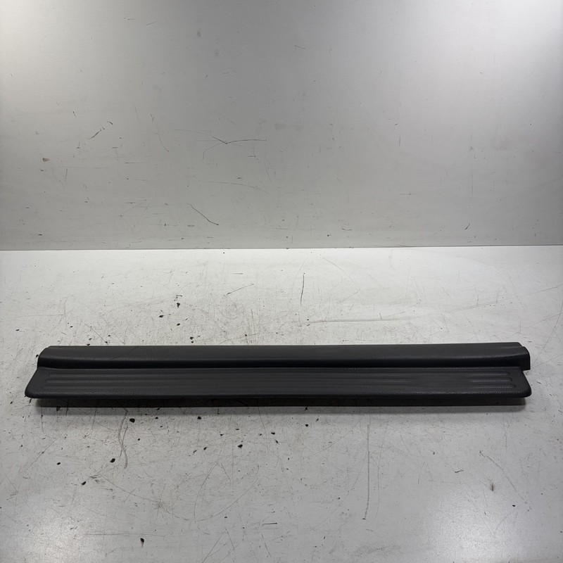 98-02 Honda Passport Right Front Door Sill Scuff Plate Gray 8-97157-304-2 OEM