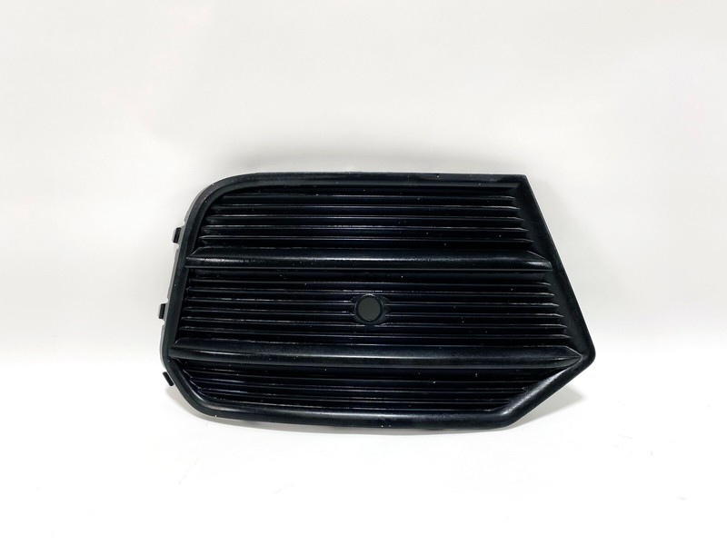16-17 AUDI Q3 2.0L FRONT BUMPER LOWER RIGHT GRILL INSERT W/ MOUNT BRACKET OEM
