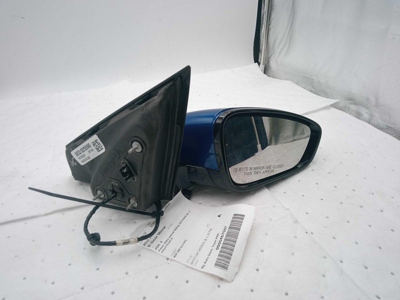Used Right Door Mirror fits: 2015 Chrysler 200 Power Sdn manual folding w/o heat