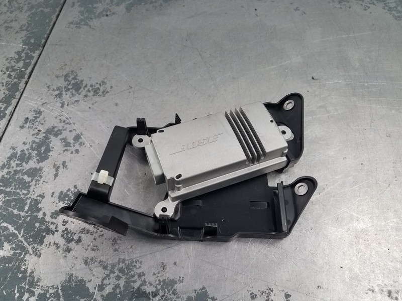 2015 Porsche 911 Turbo S 991 Bose Subwoofer Amplifier / Bracket #0222 LL6