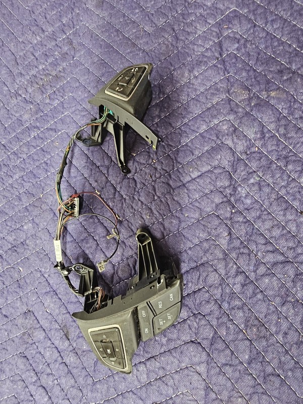 12-18 Ford Focus Steering Wheel Cruise Control Switch