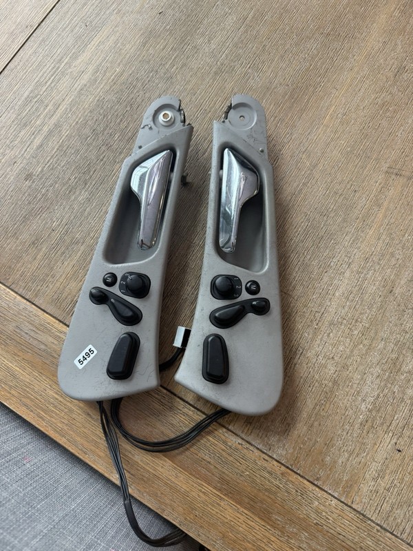 06-07 MERCEDES C280 W203 FRONT SEAT DOOR HANDLES WITH MEMORY SWITCH OEM