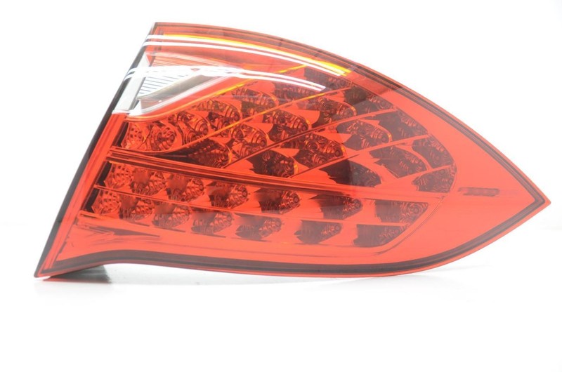 Passenger Right Rear Tail Light Assembly Fits 11-14 PORSCHE CAYENNE