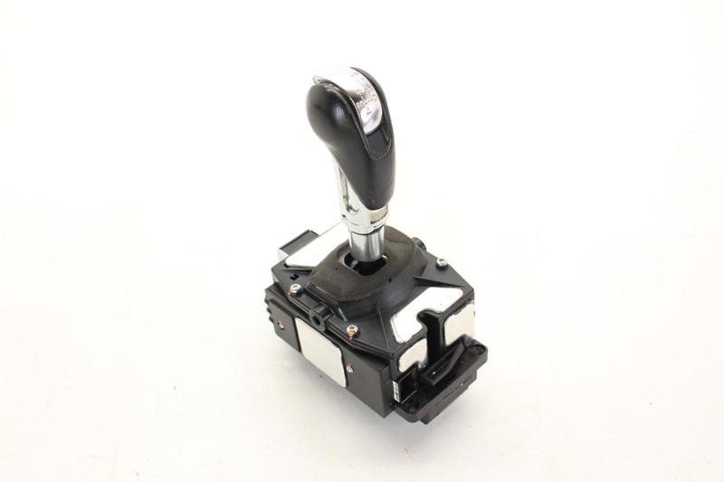 10-13 Porsche Panamera Automatic Transmission Shifter Assembly 2560051400