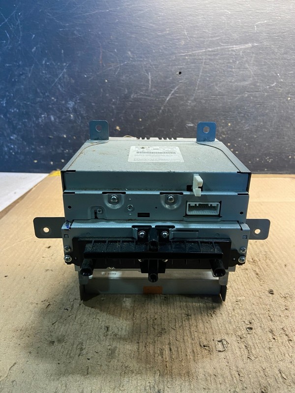 2008 to 2009 Subaru Tribeca CD Player Radio Receiver Control Z2150 DG