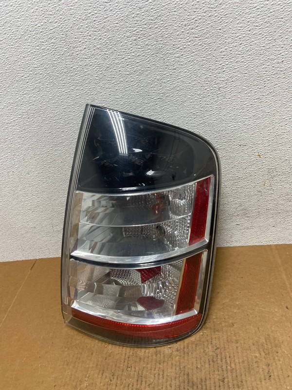 2004 - 2005 Toyota Prius Right Passenger Side Rh Tail Light AE0326 LK