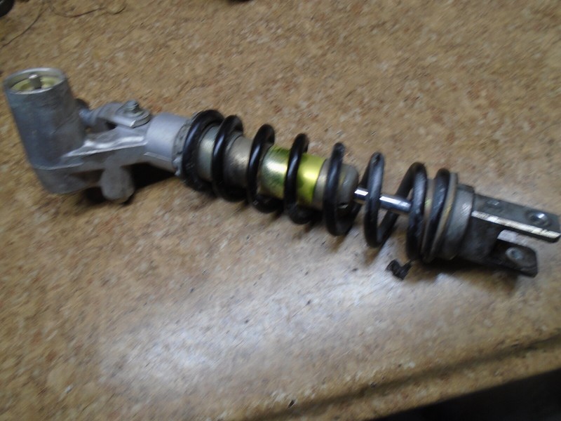 1998 Suzuki GSX-R600 GSXR6 GSXR 600 Rear Center Uni-Shock Mono Strut Spring Back