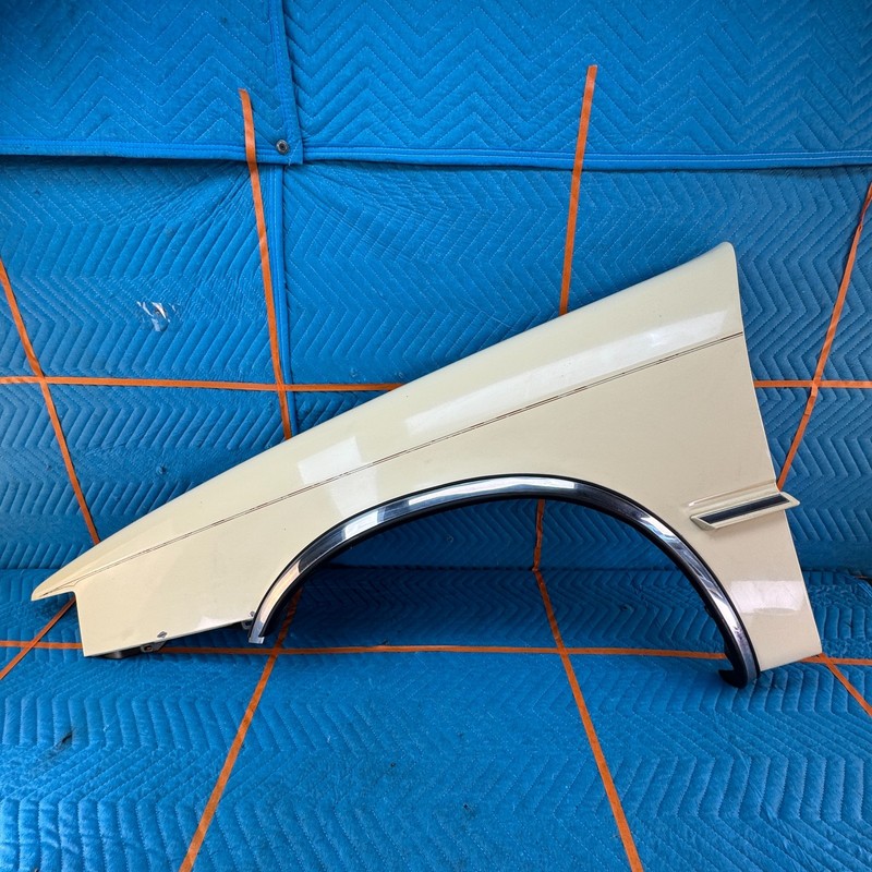 1989–1991 Chrysler Maserati Front left Fender Assembly OEM Light Yellow