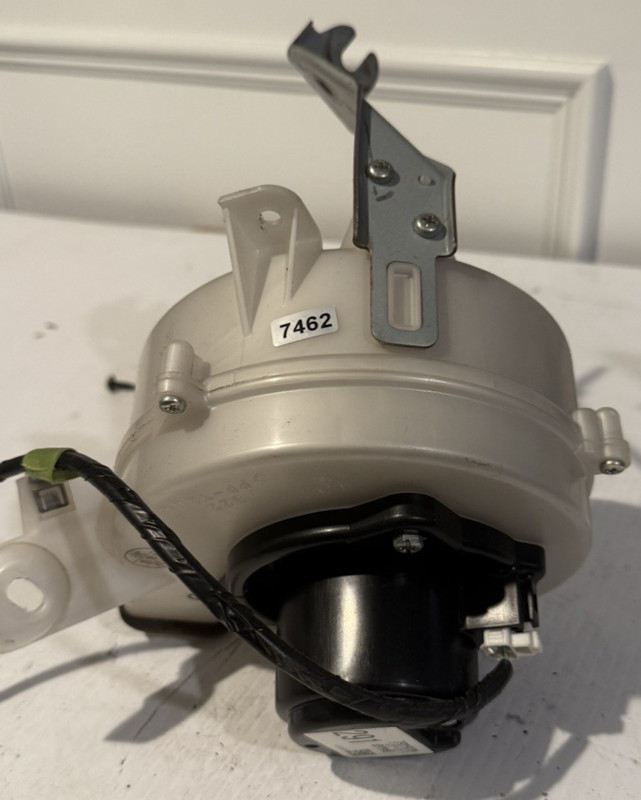 2004-2009 Toyota Prius Hybrid Battery Cooling Fan Blower 87130-47070 OEM