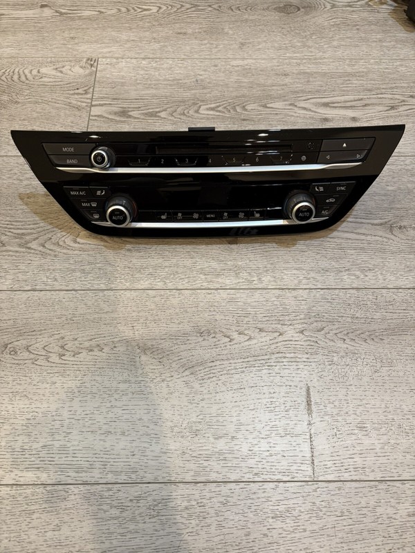 2017 - 2020 Bmw 5 Series G30 Am Fm Radio Audio Climate Temperature Control Unit