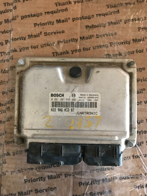 MS-G161 2004 04 Porsche Cayenne 4.5 A/T Engine Control Module 0 261 207 696