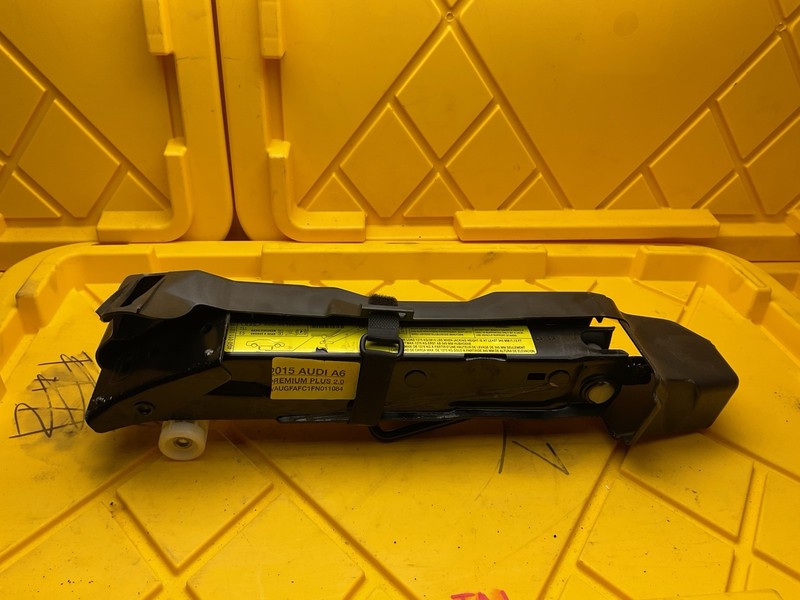 2012-2015 AUDI A6 A7 - JACK W/ Bracket OEM 4G0011215B