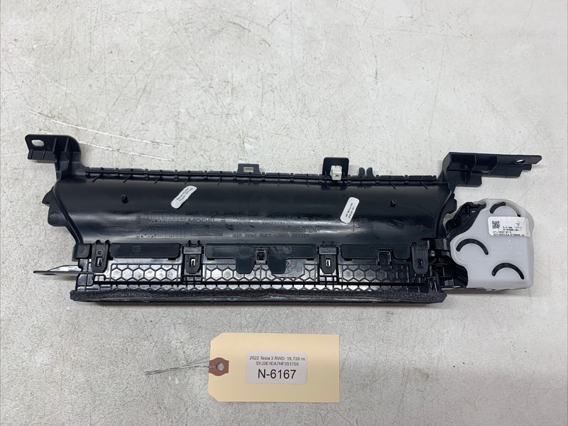 TESLA MODEL Y LEFT SIDE HEATER AC AIR VENT DUCT OEM 2017-2022 6167 B81