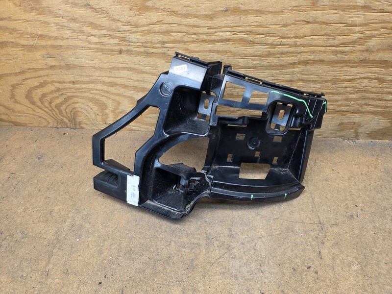 20-23 Mercedes Benz GLE53 W167 Rear Right Side Bumper Mount Bracket A1678804201